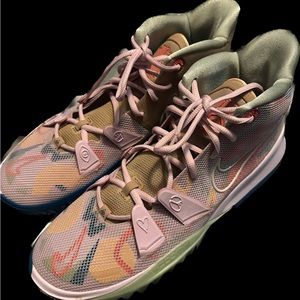 Size 12.5. Nike Kyrie 7 1 World 1 People - Regal Pink 2021